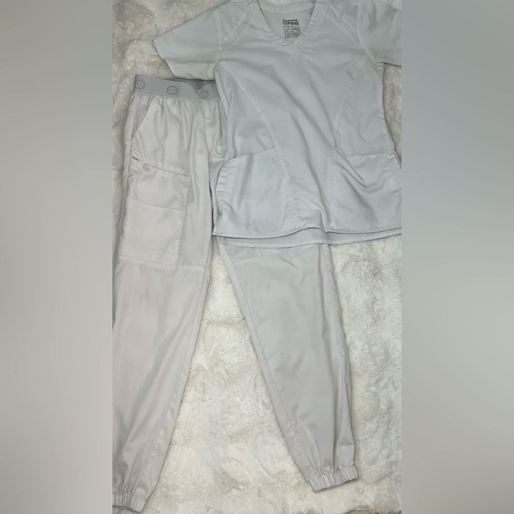 WonderWink Pro White V-Neck Scrub Top & Back